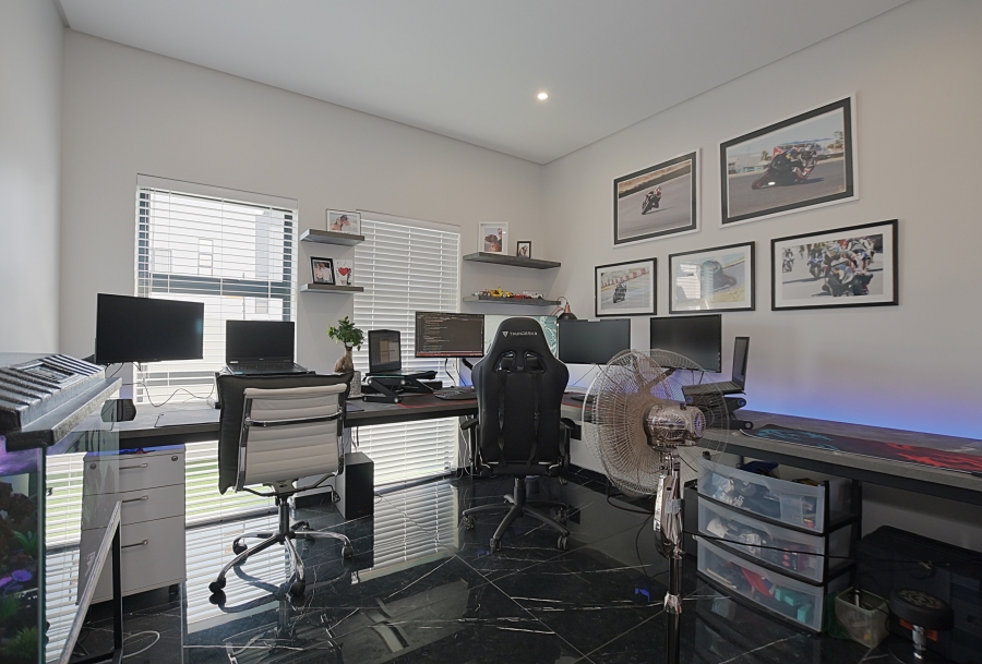 5 Bedroom Property for Sale in Sandown Western Cape